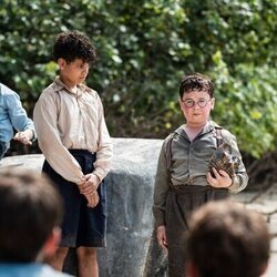David McKenna y Winston Sawyers en 1x01 titulado 'Piggy' de 'El señor de las moscas'