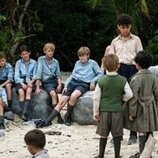 David McKenna y Lox Pratt en 1x01 titulado 'Piggy' de 'El señor de las moscas'