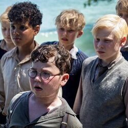 Winston Sawyers y David McKenna en Capítulo 1 titulado 'Piggy' de 'El señor de las moscas'