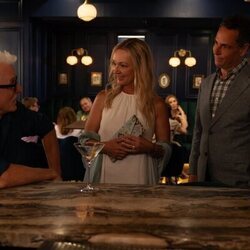 Kari Matchett y John Slattery en Capítulo 2 titulado 'El despertar' de 'Vladimir'