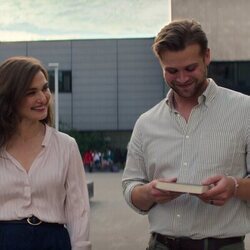 Leo Woodall y Rachel Weisz en 'El despertar' de 'Vladimir'