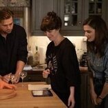 Leo Woodall y Rachel Weisz en Capítulo 2 titulado 'El despertar' de 'Vladimir'