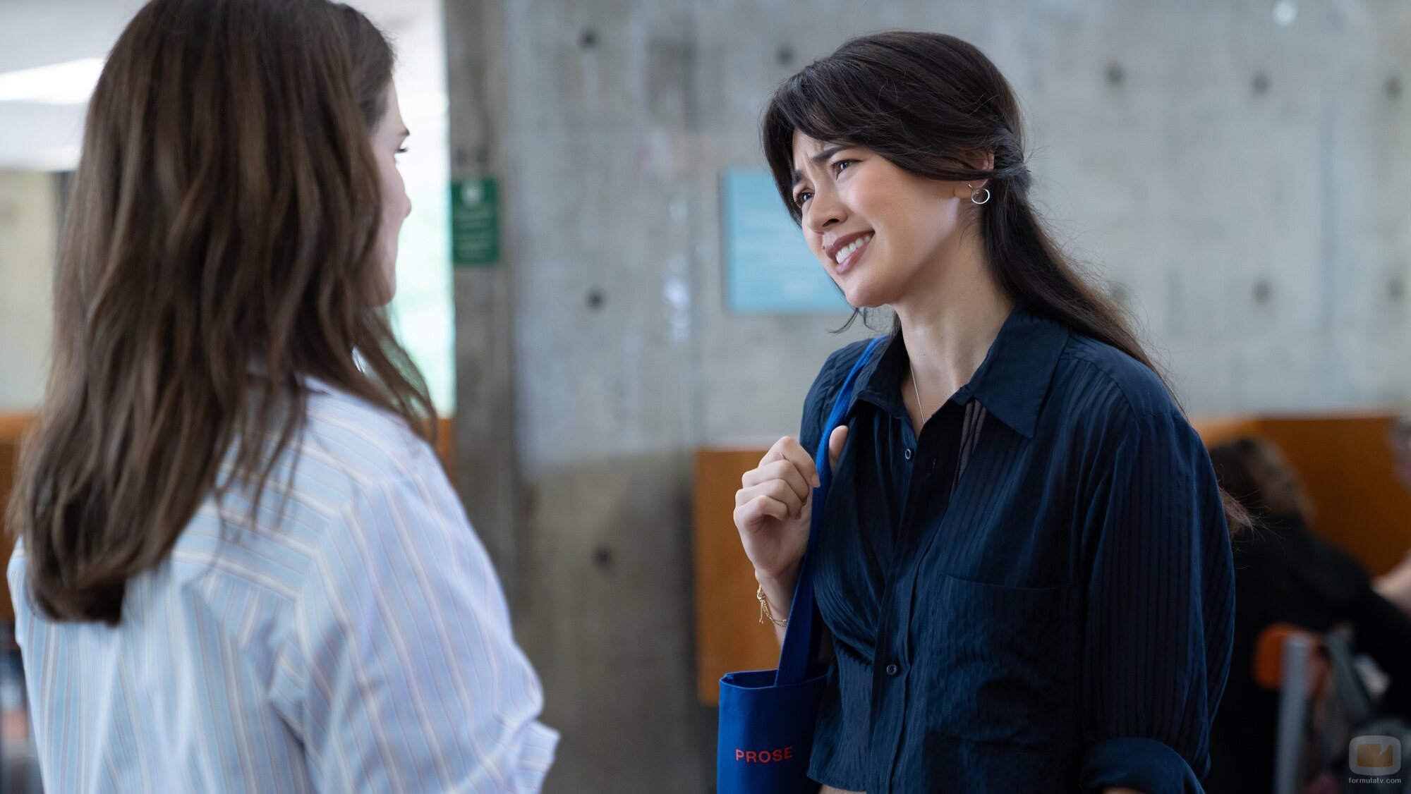 Jessica Henwick y Rachel Weisz en 'Enormes cambios en el último minuto' de 'Vladimir'