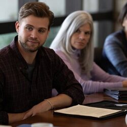 Leo Woodall en 1x04 titulado 'Mal comportamiento' de 'Vladimir'
