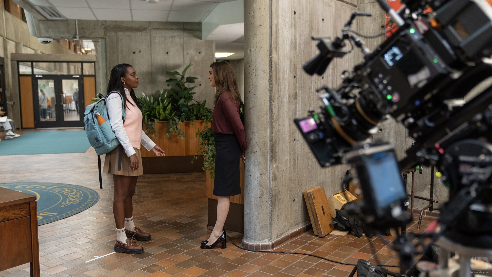 Mallori Johnson y Rachel Weisz en la temporada 1 y el capítulo 04 de 'Vladimir'