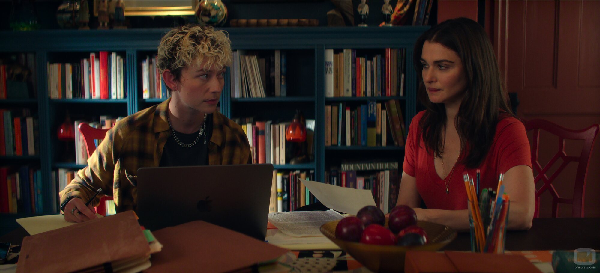 Ellen Robertson y Rachel Weisz en la temporada 1 y el capítulo 06 de 'Vladimir'
