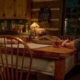 John Slattery y Rachel Weisz en Capítulo 8 titulado 'Contra la interpretación' de 'Vladimir'