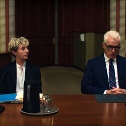 Ellen Robertson y John Slattery en 1x08 titulado 'Contra la interpretación' de 'Vladimir'
