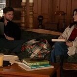 Rachel Weisz y Leo Woodall en Capítulo 8 titulado 'Contra la interpretación' de 'Vladimir'