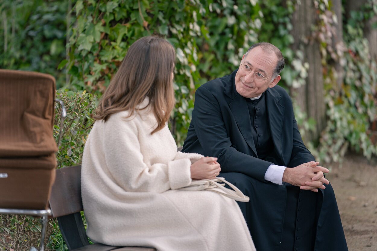 Don Agustín habla con Begoña en 'Sueños de libertad'