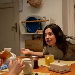 Anna Castillo en 1x02 'Episodio 2' de 'Se tiene que morir mucha gente'