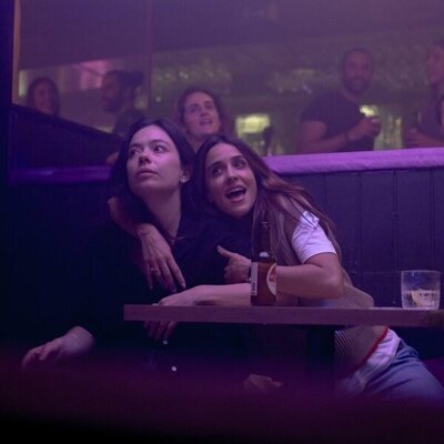 Anna Castillo y Macarena García en 1x03 'Episodio 3' de 'Se tiene que morir mucha gente'