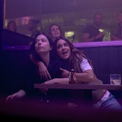 Anna Castillo y Macarena García en 1x03 'Episodio 3' de 'Se tiene que morir mucha gente'