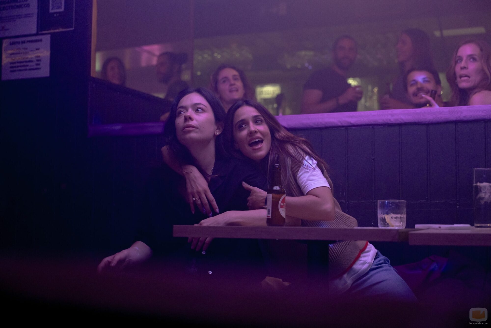 Anna Castillo y Macarena García en 1x03 'Episodio 3' de 'Se tiene que morir mucha gente'