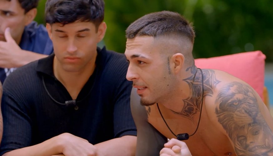 Álex, exconcursante de 'La isla de las tentaciones 7', entró en Villa Deseo y despertó los celos de Cristian
