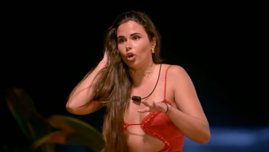 Nieves entró en la hoguera final de Julia y Luis para aclarar su vínculo con el concursante