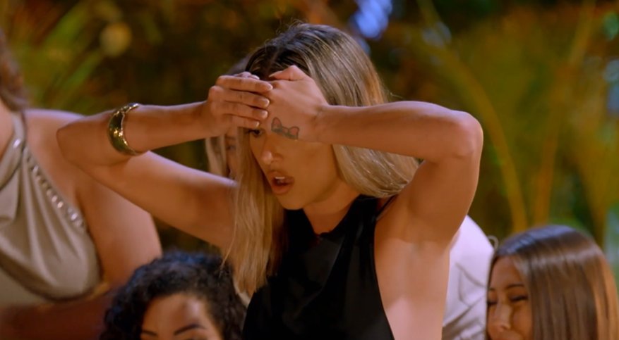 Leila se quitó el anillo al ver las imágenes de Atamán con Claudia e Irini y dio por terminada su relación.