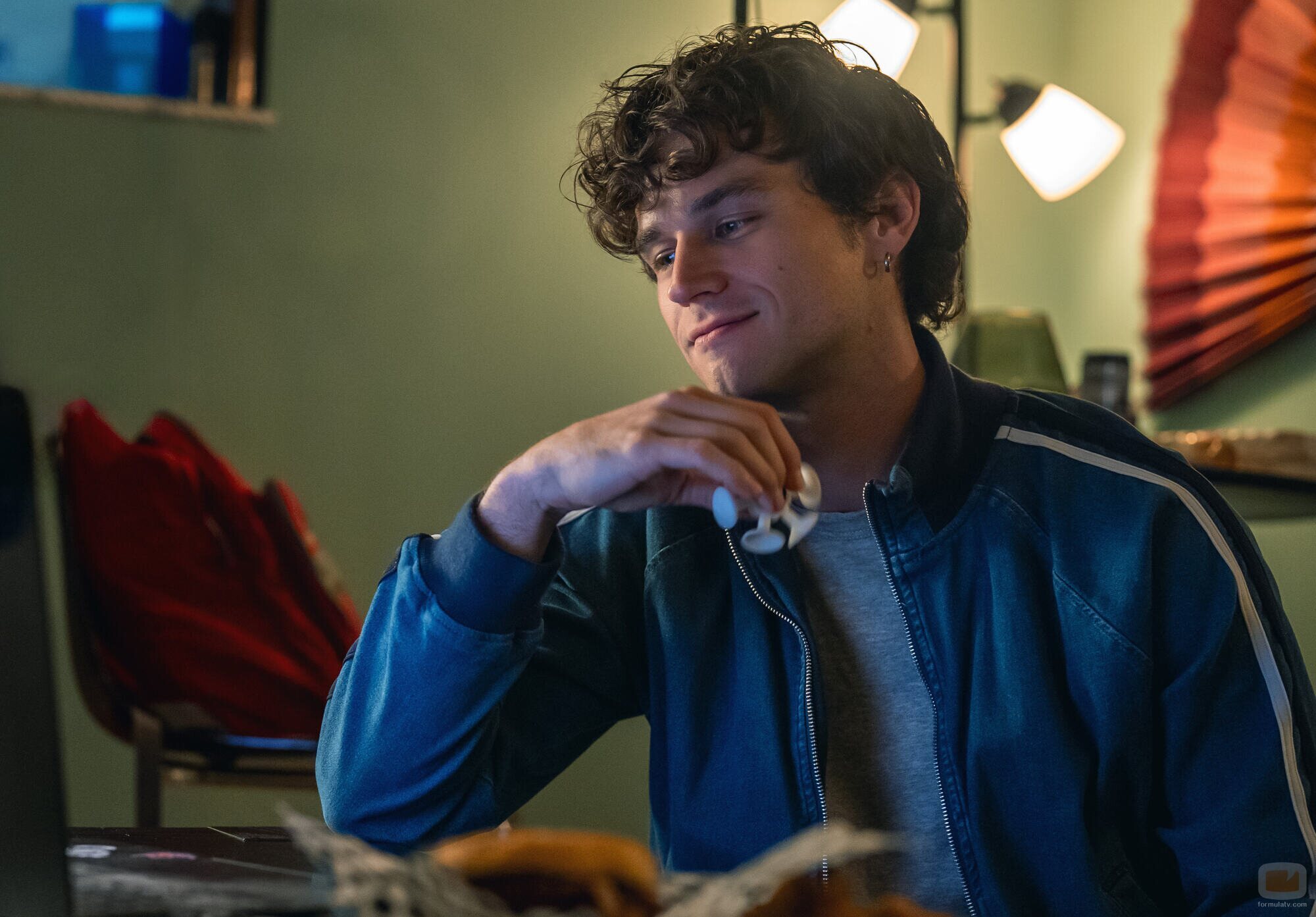 Foto de Brandon Flynn en Capítulo 1 titulado 'Imanes' de 'Satisfacción garantizada'