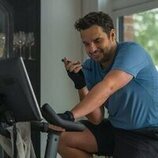 Jake Johnson en 'Imanes' de 'Satisfacción garantizada'