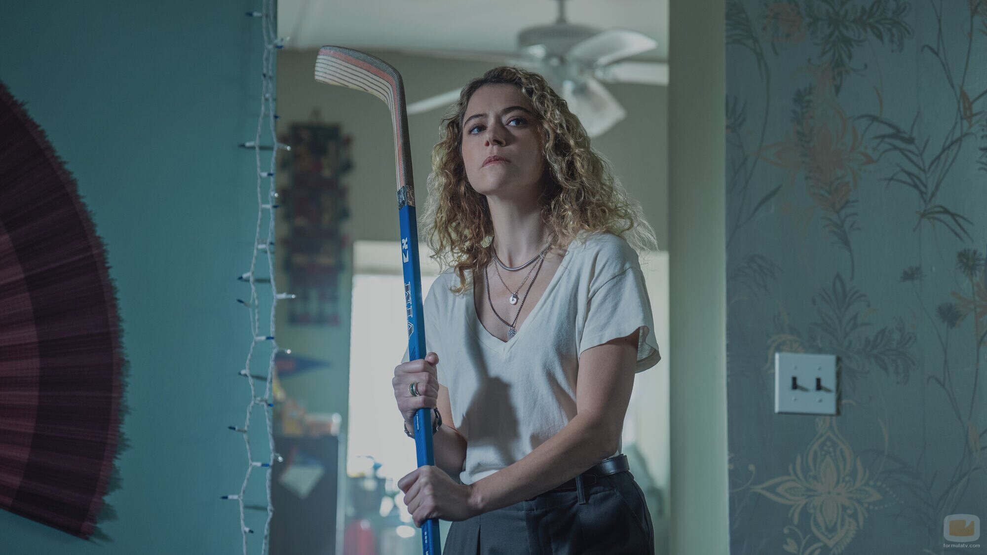 Tatiana Maslany en 1x01 'Imanes' de 'Satisfacción garantizada'
