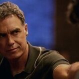 Murray Bartlett en el 1x02 de 'Satisfacción garantizada'