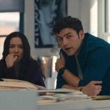 Charlie Hall y Kiarra Hamagami Goldberg en Capítulo 2 titulado 'YABA' de 'Satisfacción garantizada'