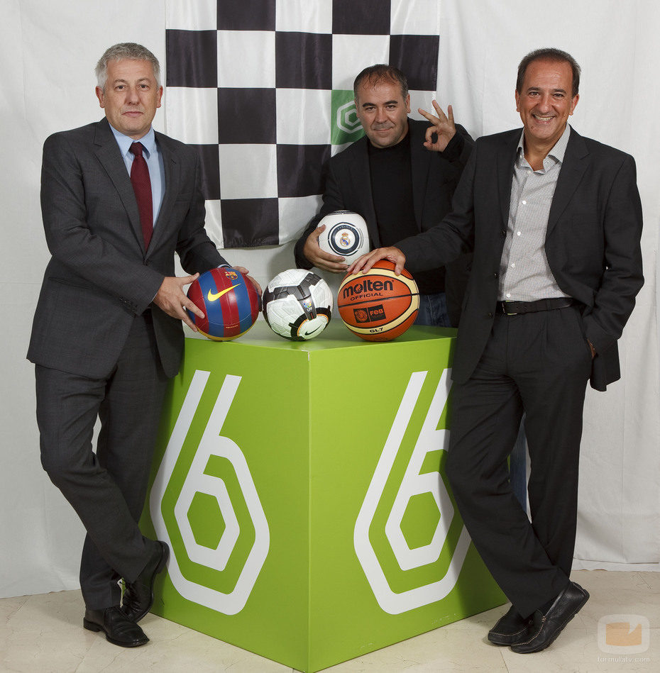 Juan Ruiz de Gauna, Antonio García Ferreras y José Miguel Contreras posando en la presentación de la programación de verano