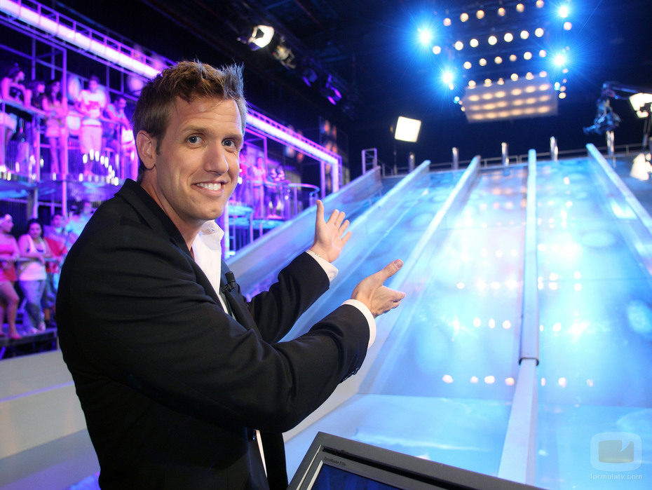 Óscar Martínez muestra uno de los escenarios de 'Los últimos 20 metros'