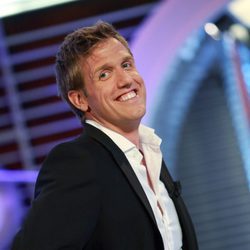 Óscar Martínez posa sonriente para 'Los últimos 20 metros'