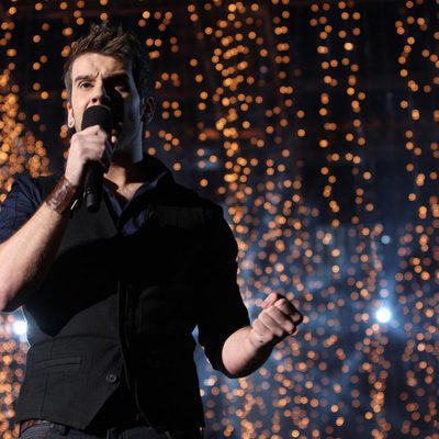 Mario Álvarez canta antes de ganar 'OT 2009'