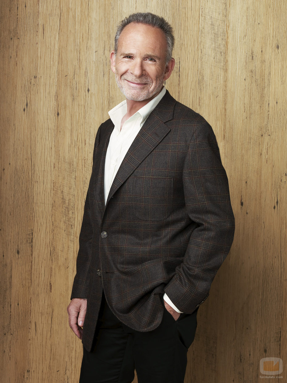 Ron Rifkin en el papel de Saul Holden en la serie 'Cinco Hermanos'