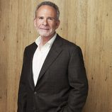 Ron Rifkin da vida a Saul Holden en 'Cinco hermanos'