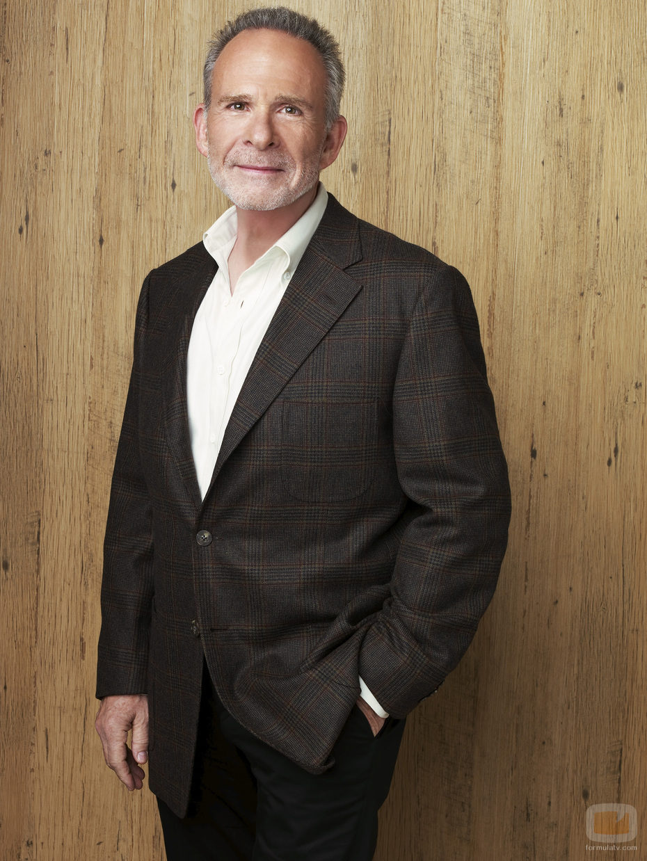 Ron Rifkin da vida a Saul Holden en 'Cinco hermanos'