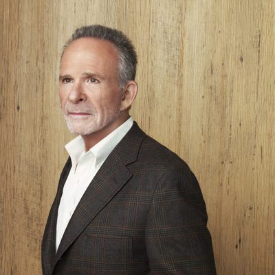 Ron Rifkin, Saul Holden en la serie 'Cinco hermanos' ('Brothers and sisters')