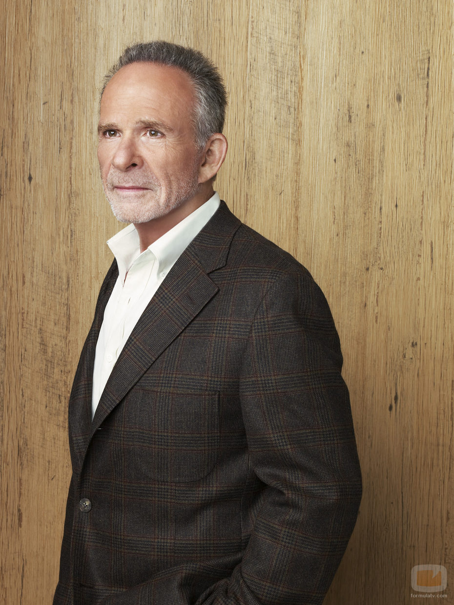 Ron Rifkin, Saul Holden en la serie 'Cinco hermanos' ('Brothers and sisters')