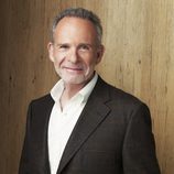 Ron Rifkin interpreta a Saul en 'Cinco hermanos'