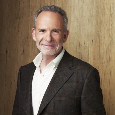 Ron Rifkin interpreta a Saul en 'Cinco hermanos'