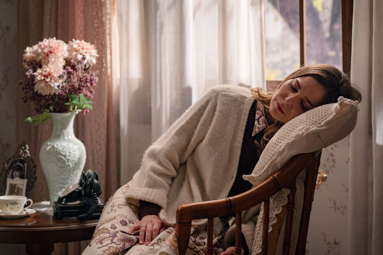 Begoña duerme en una escena de 'Sueños de libertad'