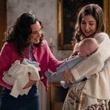 Foto de Natalia Sánchez y Xenia Tostado en la temporada 3 y el capítulo 92 de 'Sueños de libertad'