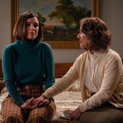 Plano de Ana Fernández y Alba Brunet en Capítulo 94 titulado 'Viernes 29 de mayo de 2026' de 'Sueños de libertad'