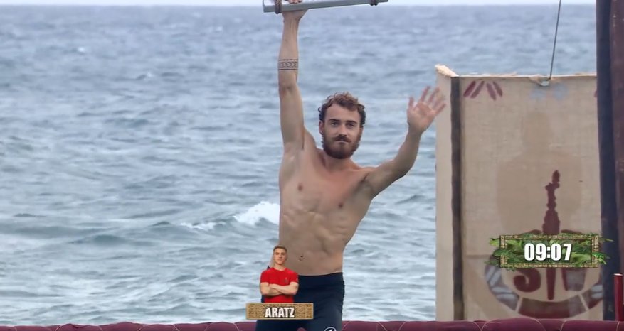 Aratz se convirtió en el nuevo líder de Playa Conquista y utilizó su nominación directa para mandar a Claudia a la palestra