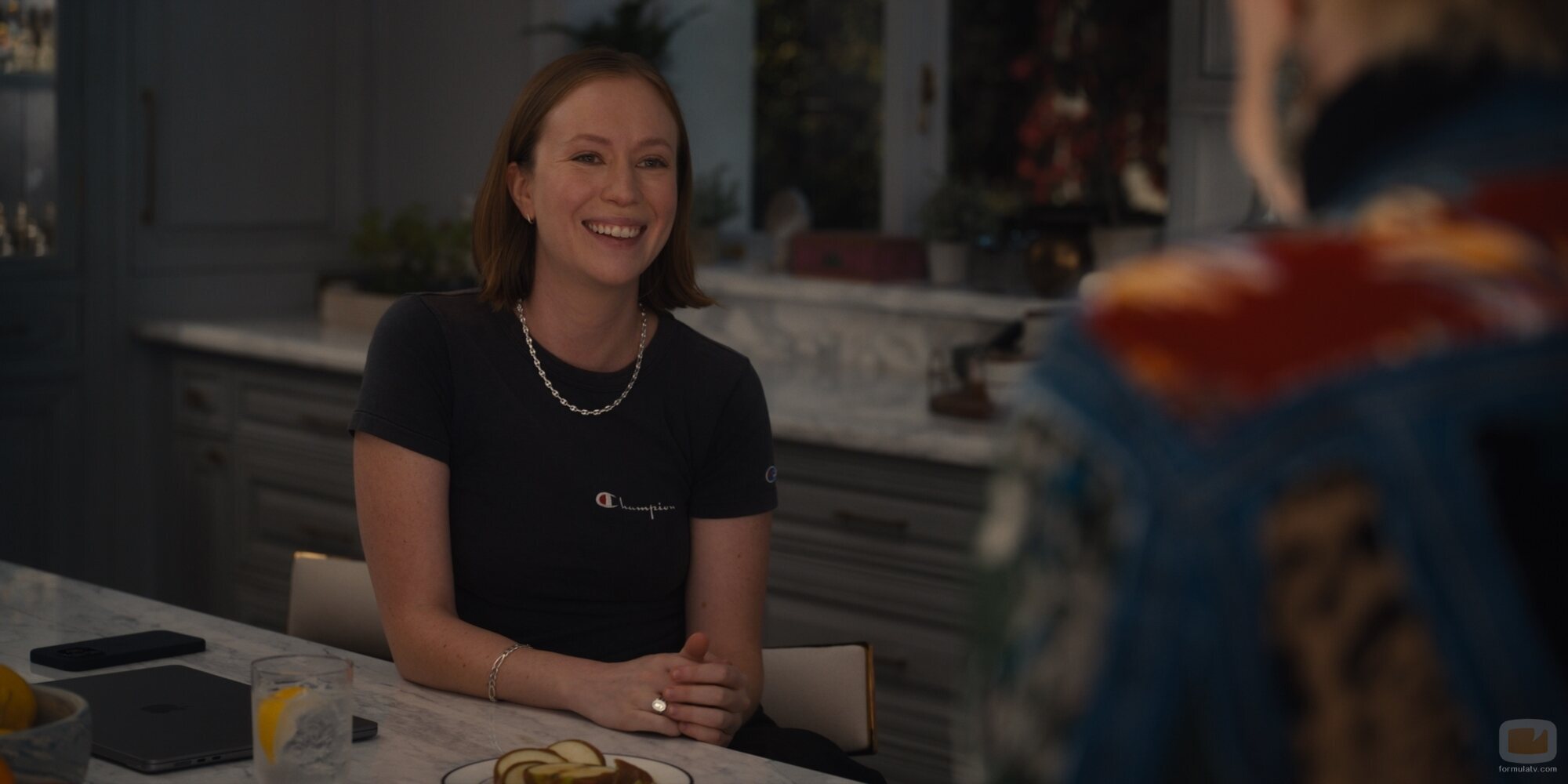 Hannah Einbinder en el 5x01 de 'Hacks'