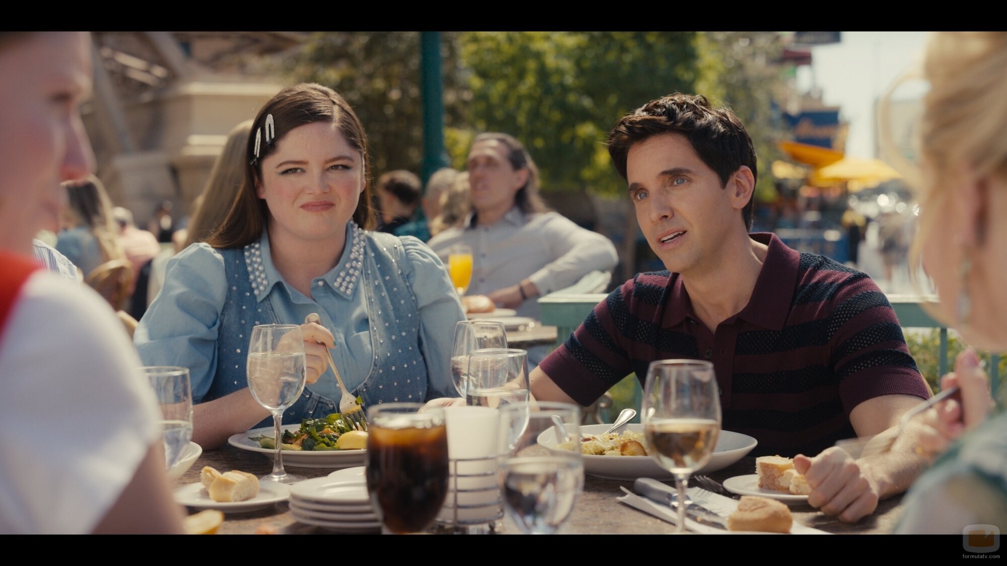 Megan Stalter y Paul W. Downs en 5x01 titulado 'EGOT' de 'Hacks'