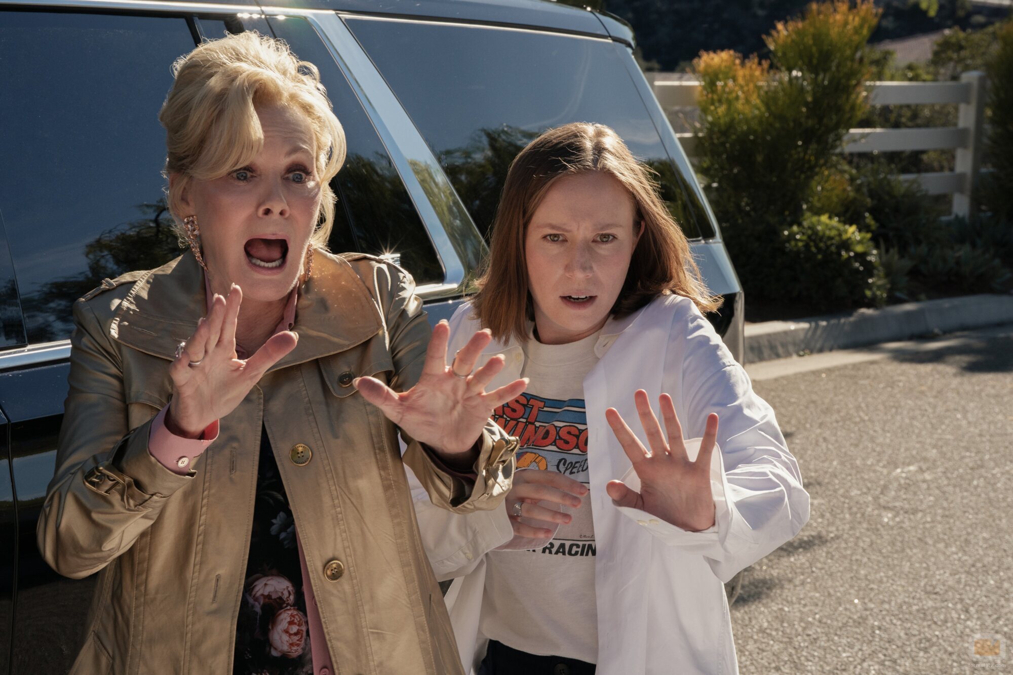 Jean Smart y Hannah Einbinder en la temporada 5 y el capítulo 01 de 'Hacks'