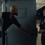 Carl Clemons-Hopkins en la temporada 5 y el capítulo 01 de 'Hacks'