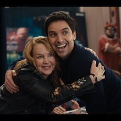 Paul W. Downs en el 5x02 de 'Hacks'