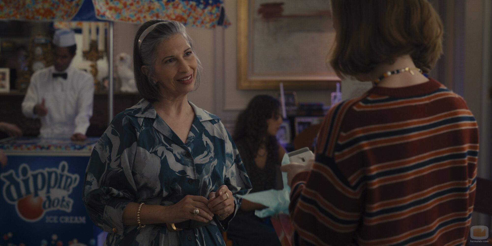 Rose Abdoo en 5x02 'La Fan Número Uno' de 'Hacks'