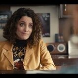 Escena de Alanna Ubach en la temporada 5 y el capítulo 02 de 'Hacks'