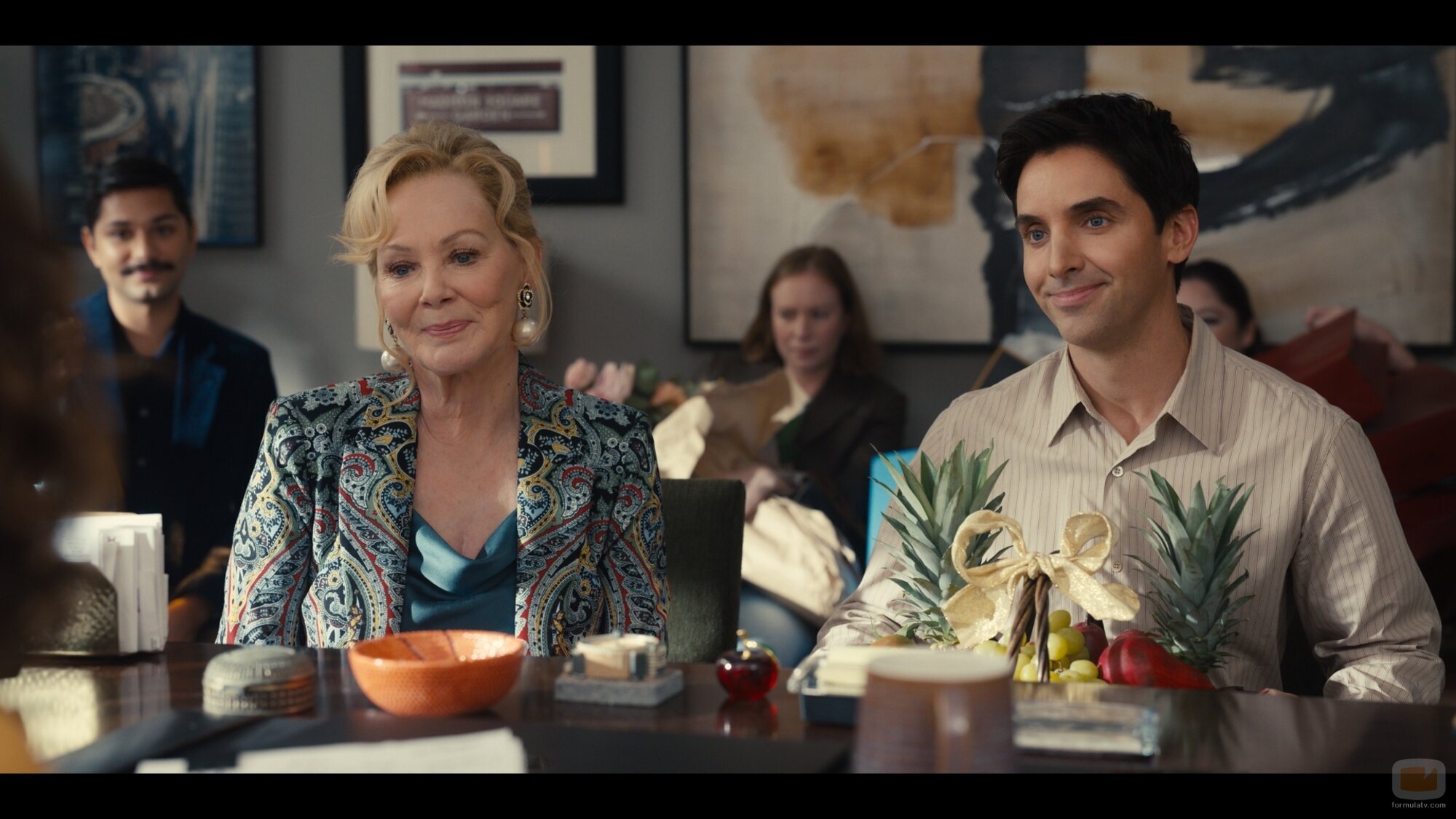 Jean Smart y Paul W. Downs en 5x02 'La Fan Número Uno' de 'Hacks'