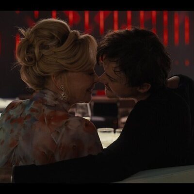 Jean Smart y Christopher Briney en la temporada 5 y el capítulo 03 de 'Hacks'